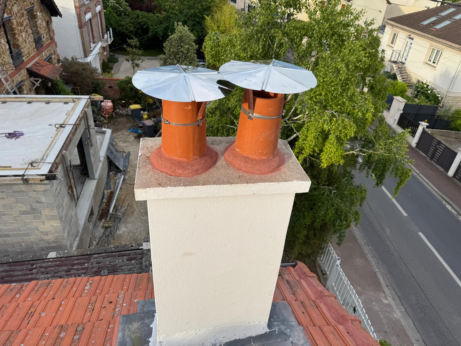 Protection de cheminées en zinc